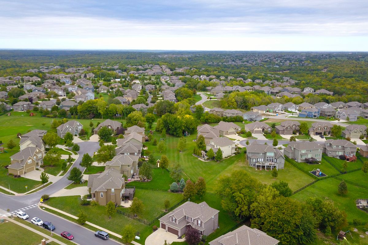 Real estate agent in Troy, MI